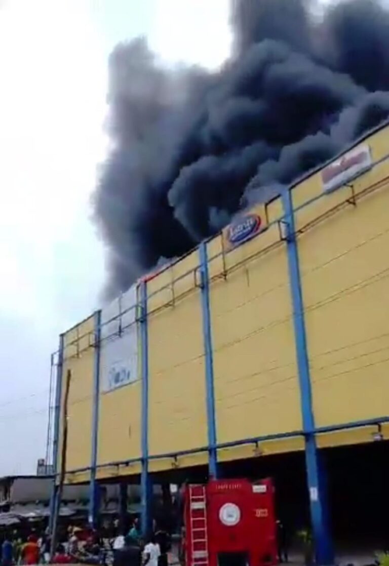 Fire Outbreak At Justrite Superstore In Egbeda Lagos