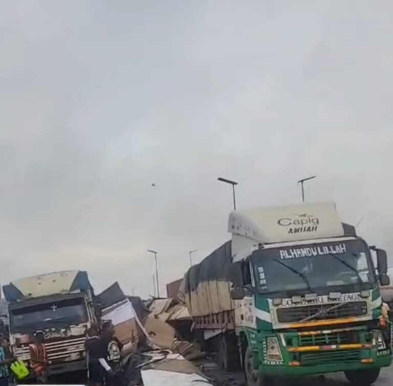Video: 1 Dead, Traffic Paralysed After Multiple Trucks Crash On Lagos Bridge